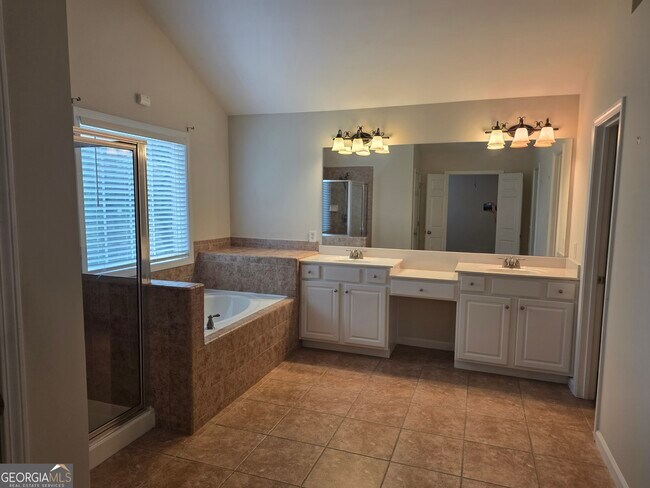Building Photo - 4213 Brentwood Dr
