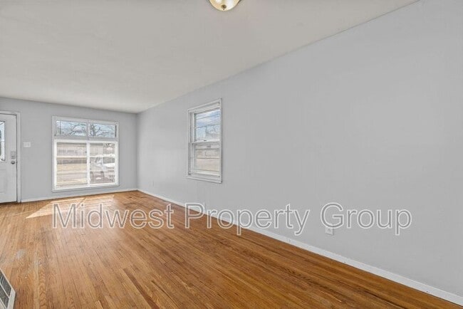 Building Photo - 405 Cameron Rd