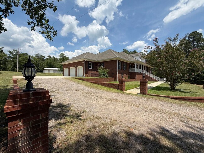 Building Photo - 785 Glenwood Dr
