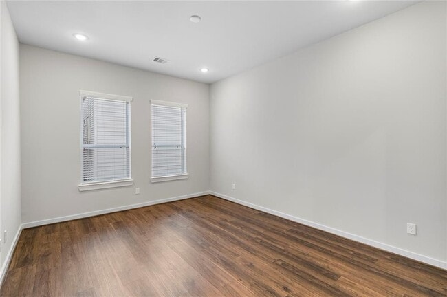Building Photo - 611 Thornton Oaks Ln