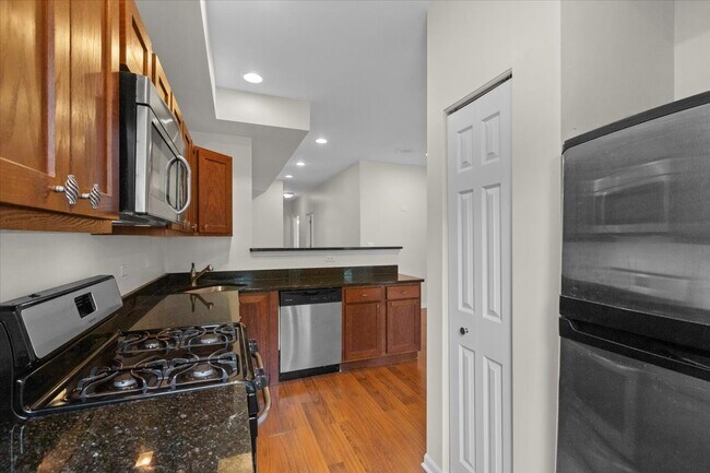 Building Photo - 7717 N Marshfield Ave
