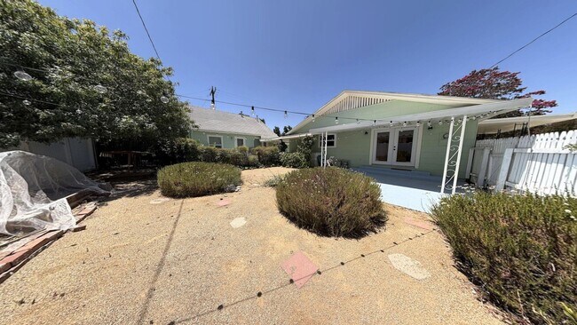 Building Photo - 1320 E Colton Ave
