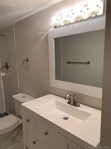 Building Photo - 4176 Inverrary Dr