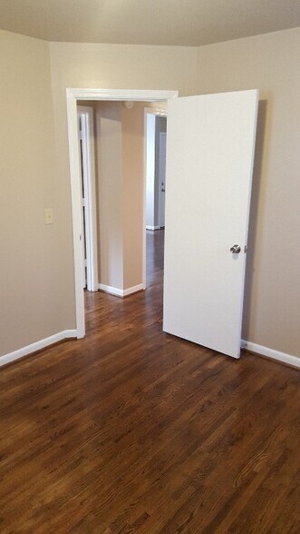 Building Photo - 290 Largo Dr