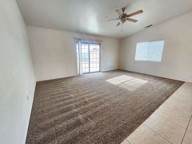 Building Photo - Nice 3 bedroom 2 bath