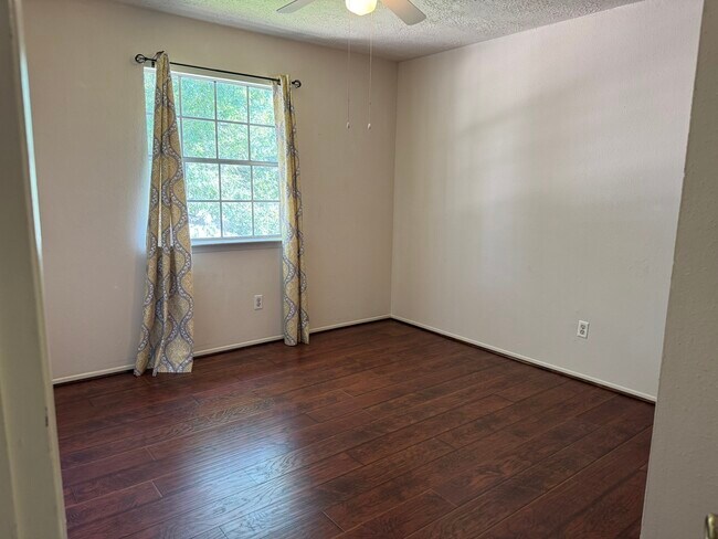 Building Photo - 5614 Country Green St