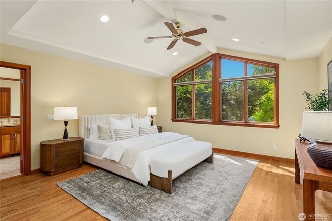 Building Photo - 5bd/4ba Mercer Island Home