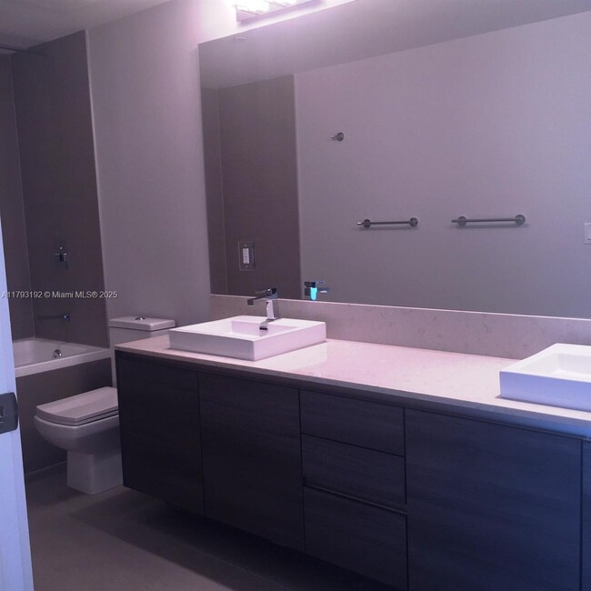 Building Photo - 1080 Brickell Ave