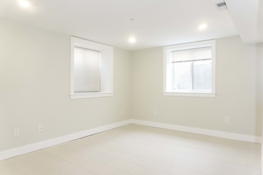 Building Photo - 56 Athol St