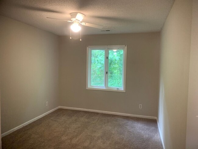 Building Photo - 2009 Stoney Point Ln