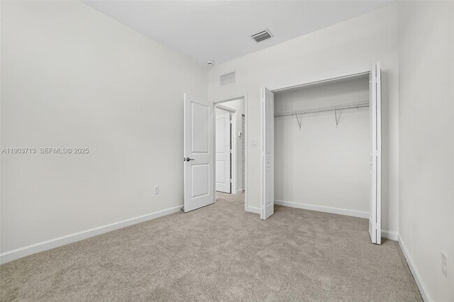 Building Photo - 2748 SE 26th Ave