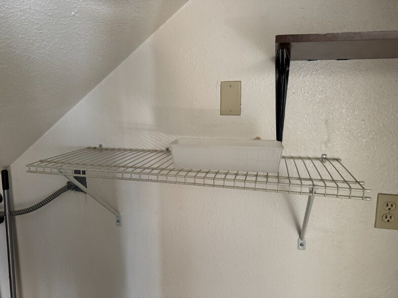 Building Photo - 950 SW Harrier Cir