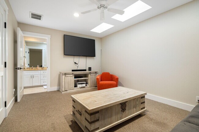 Building Photo - 321 Bouquet Canyon Dr