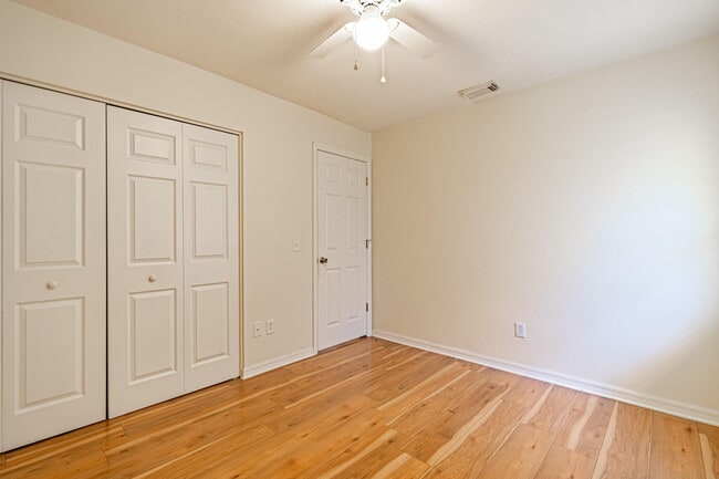 Building Photo - 607 SW Lucero Dr
