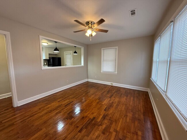 Building Photo - 2 bedroom, 1 bathroom - Home in West Rome!