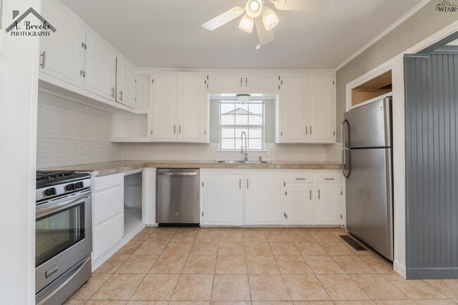 Building Photo - 3121 Sherwood Ln