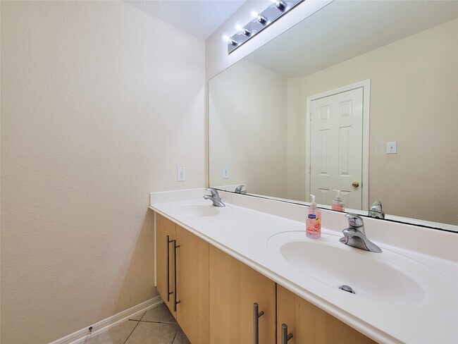 Building Photo - 2622 Katie Harbor Dr