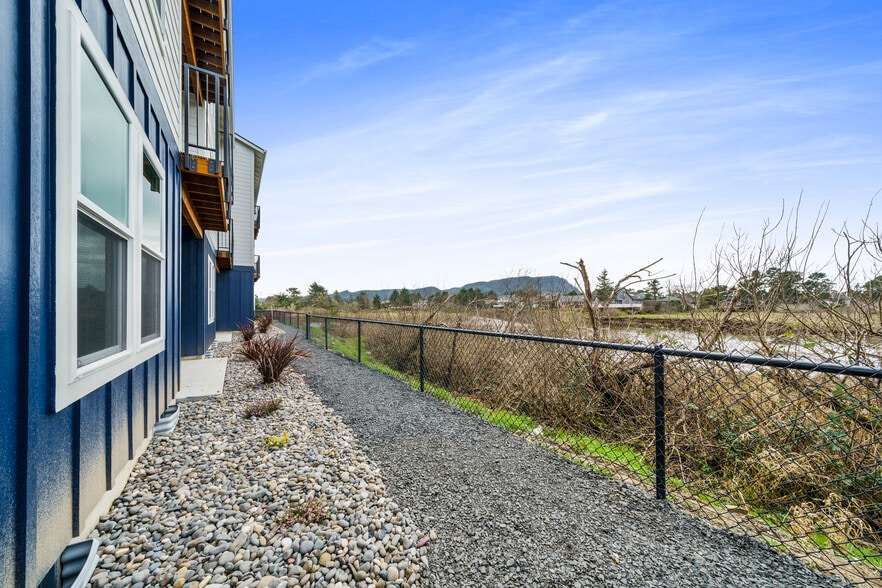 Building Photo - River Run Apartments