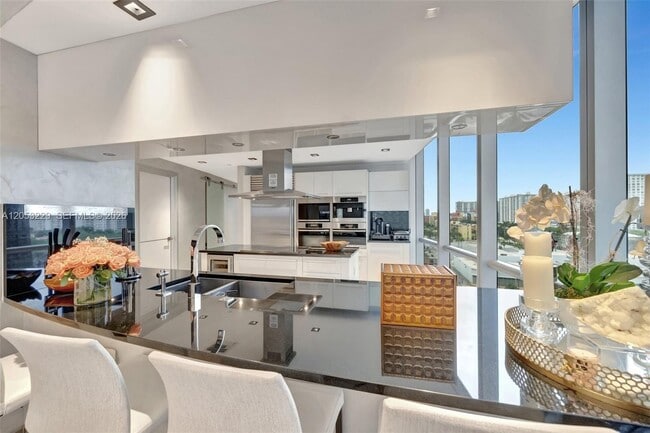 Building Photo - 17121 Collins Ave