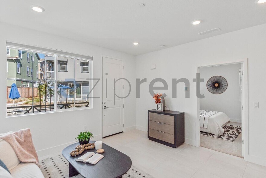 Building Photo - 37380 Watersail Way