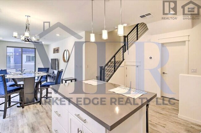 Building Photo - 2Bed/2.5Bath FURNISHED Condo at Kyrene/Cha...