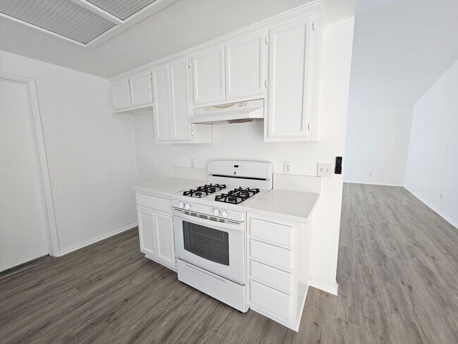 Building Photo - ***ALL BRAND NEW INSIDE***3 BED 2 BATH