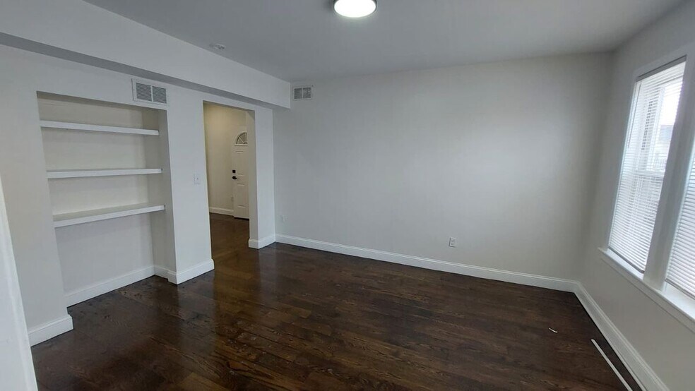 Building Photo - 69 Mora St