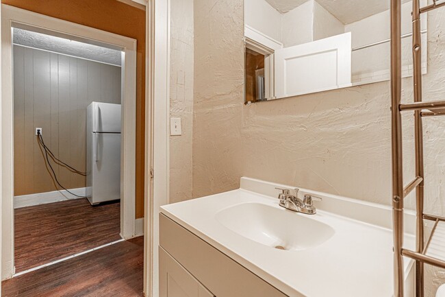 Building Photo - 1 Bed 1 Bath apartment in Okc close to Plaza District!