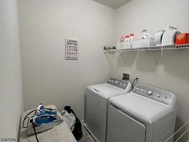 Building Photo - 31 Gerhard Pl