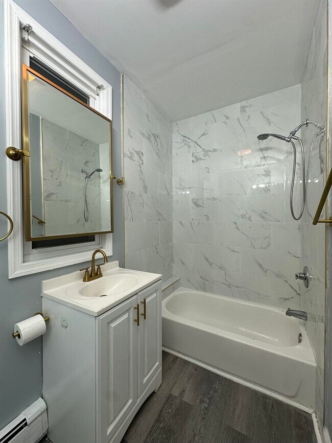 Building Photo - 313 Pearsall Ave