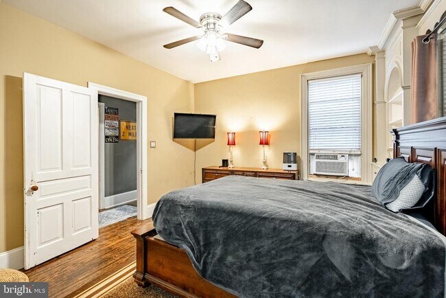 Building Photo - 300 N Penn St