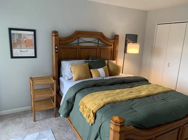 Building Photo - 300 Riverfront Dr