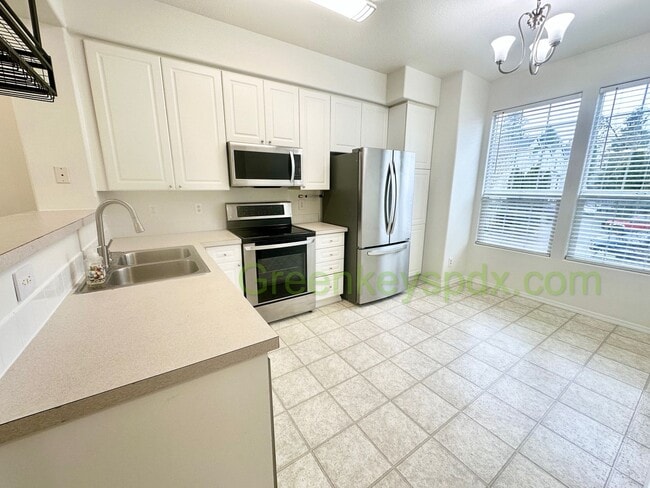 Building Photo - Amazing 2-Bedroom Townhouse with 2.5 Bathrooms, Attached Garage, Private Fenced Patio