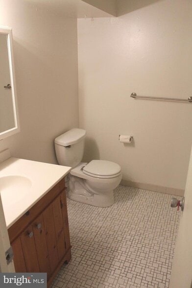 Building Photo - 167 Parker Ave