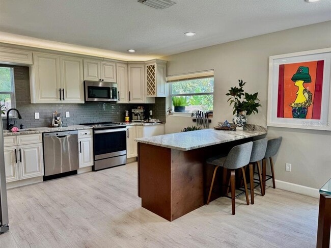 Building Photo - 1815 Barker Dr