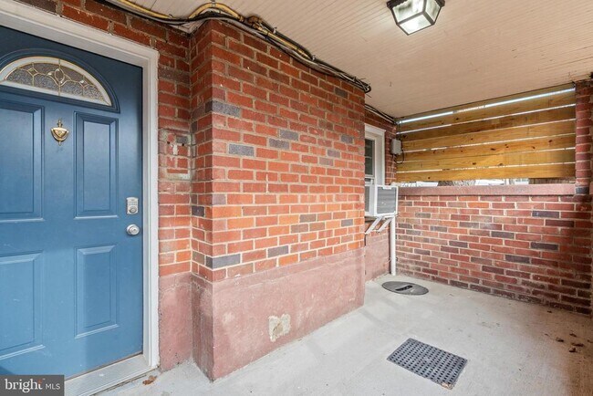 Building Photo - 1700 Dewitt Ave