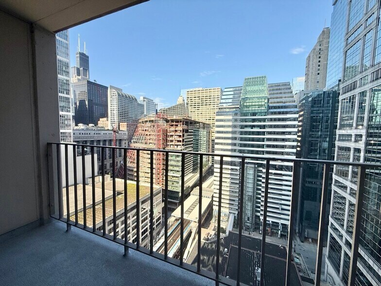 Building Photo - 200 N Dearborn St