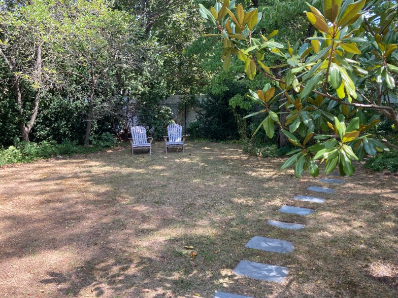 Building Photo - 47 Florence St