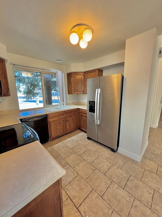 Building Photo - Beautiful 3-Bedroom Home Near Ken Caryl, Parks & Schools!!Available Now!!