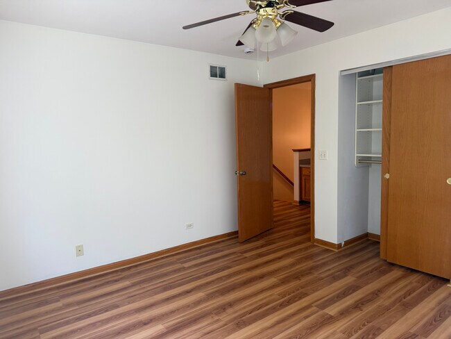 Building Photo - 211 Monarch Dr