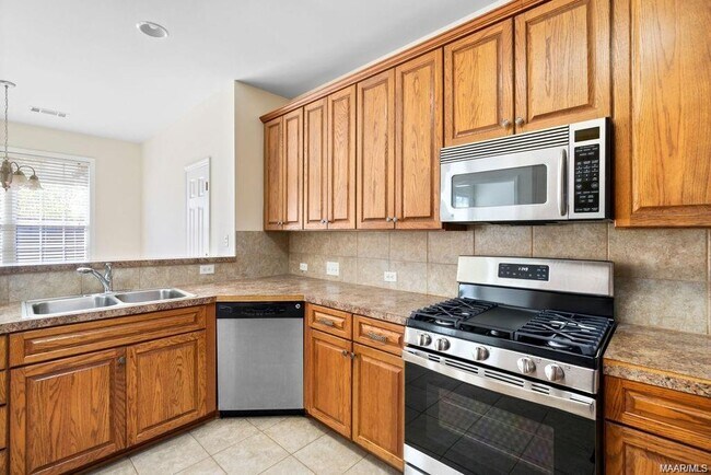 Building Photo - 3412 Crestwood Ln