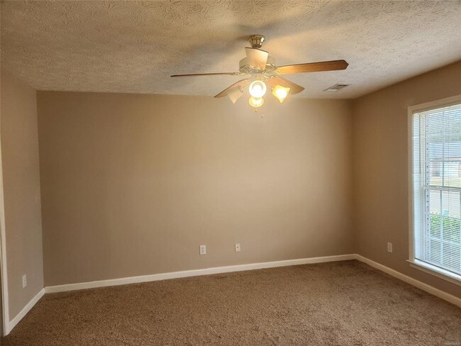 Building Photo - 812 Joan Ln