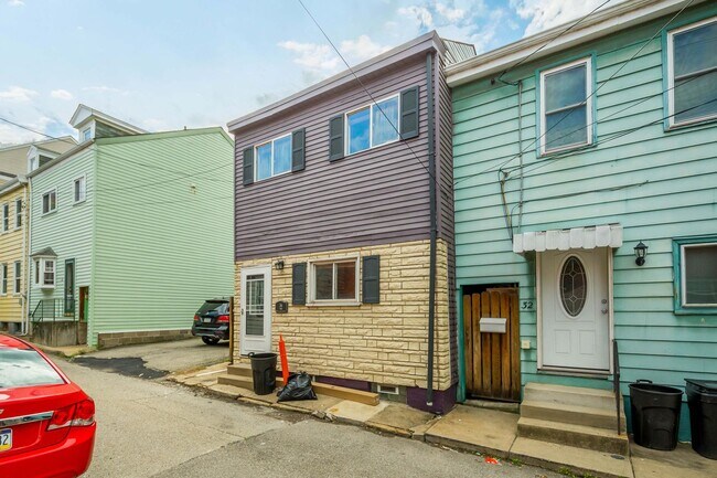 Building Photo - Beautifully Renovated 3 bed, 3 bath Home in the Southside Flats