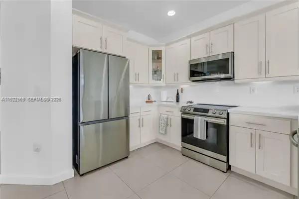 Building Photo - 6035 NW 104th Path