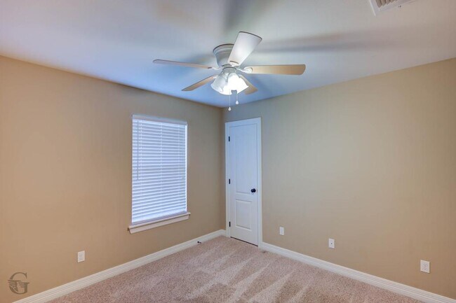 Building Photo - 421 Jordan Dr