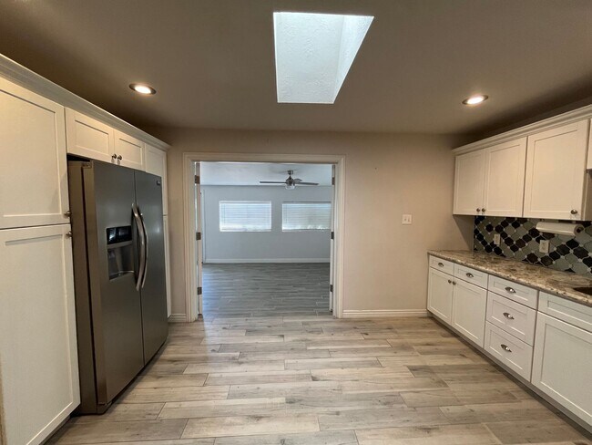 Building Photo - Beautiful Three Bedroom Scottsdale House w...