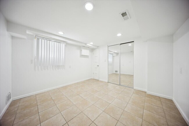 Building Photo - 6039 S Narragansett Ave