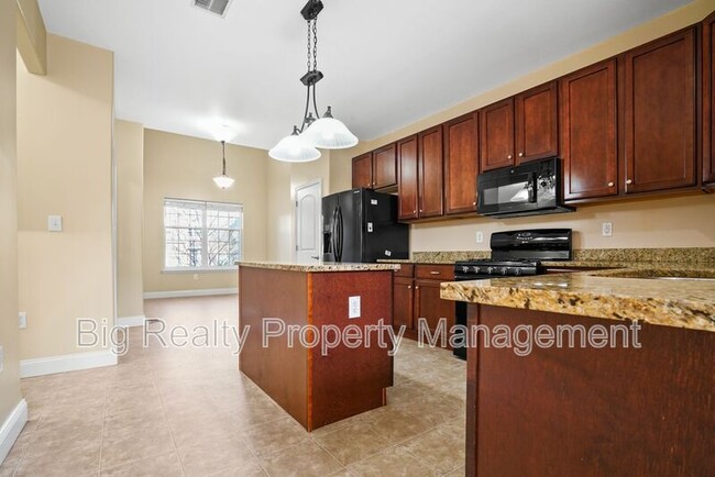 Building Photo - 2105 Eastport Way