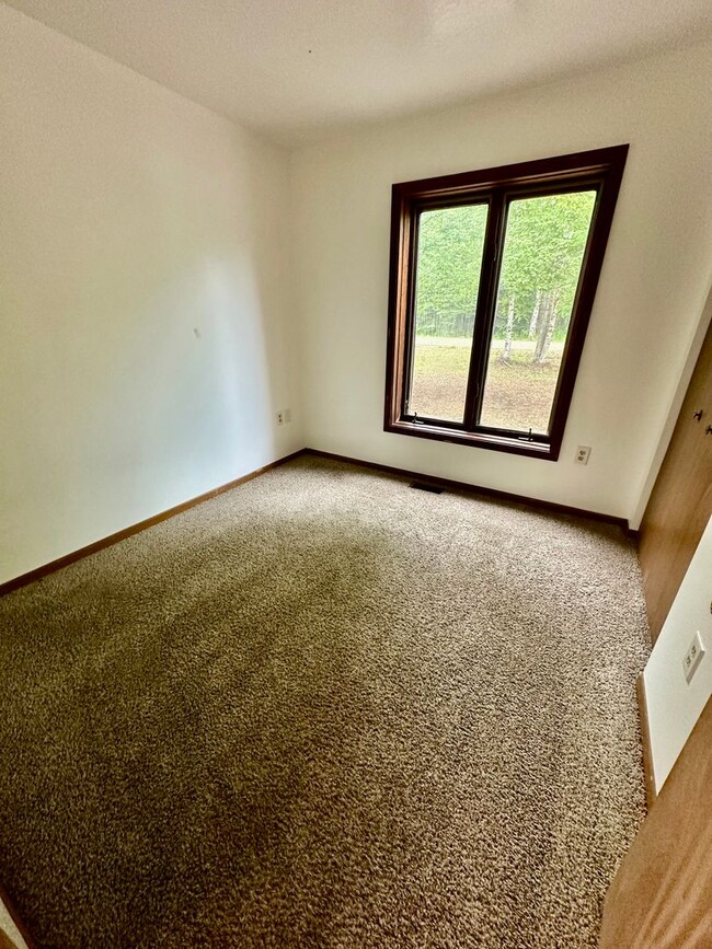 Building Photo - 3 Bedroom Home for Rent in North Pole!