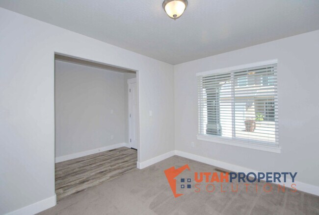 Building Photo - 4963 W Sarasota Ln